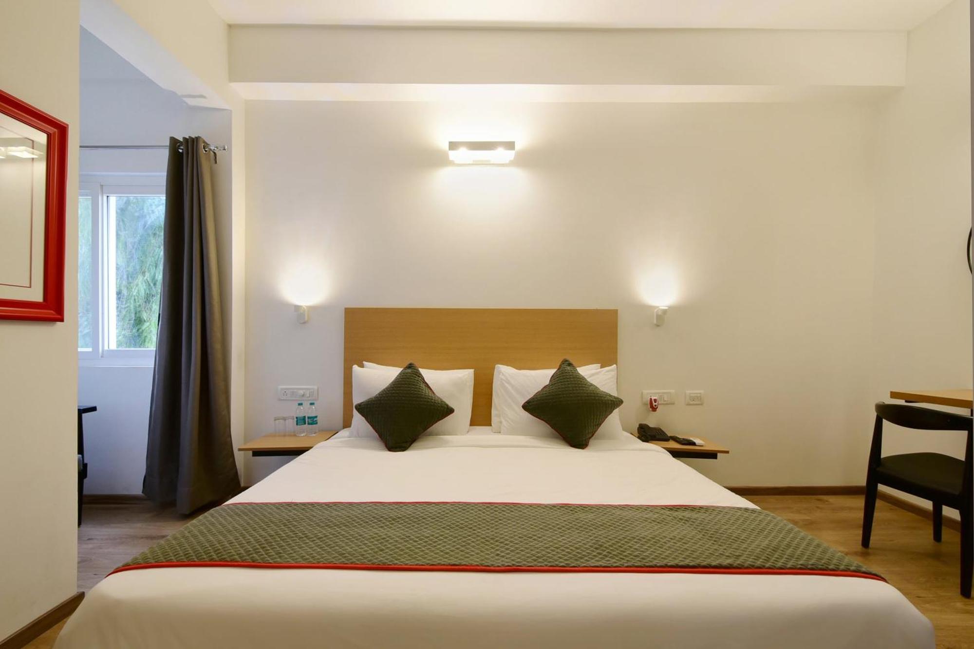 Townhouse Airport Road Hotel Yelahanka Exterior foto