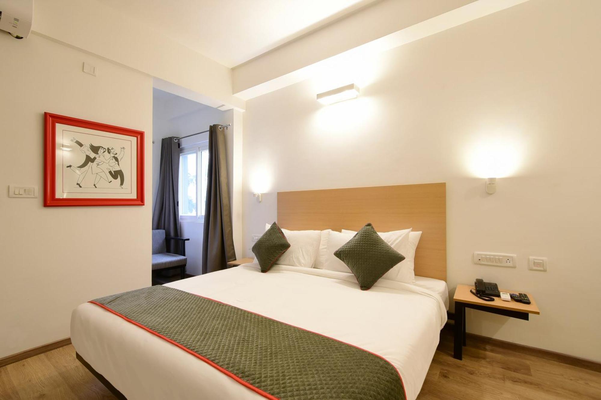 Townhouse Airport Road Hotel Yelahanka Exterior foto