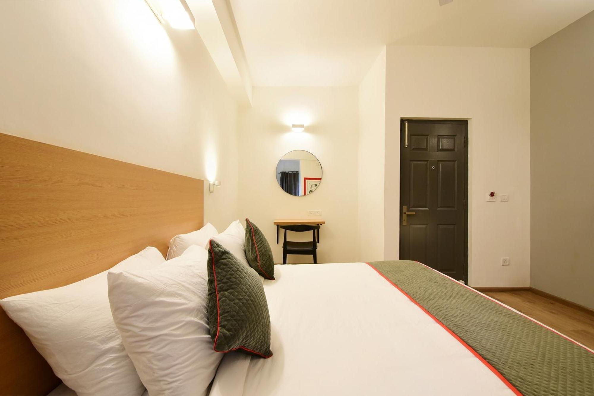 Townhouse Airport Road Hotel Yelahanka Exterior foto
