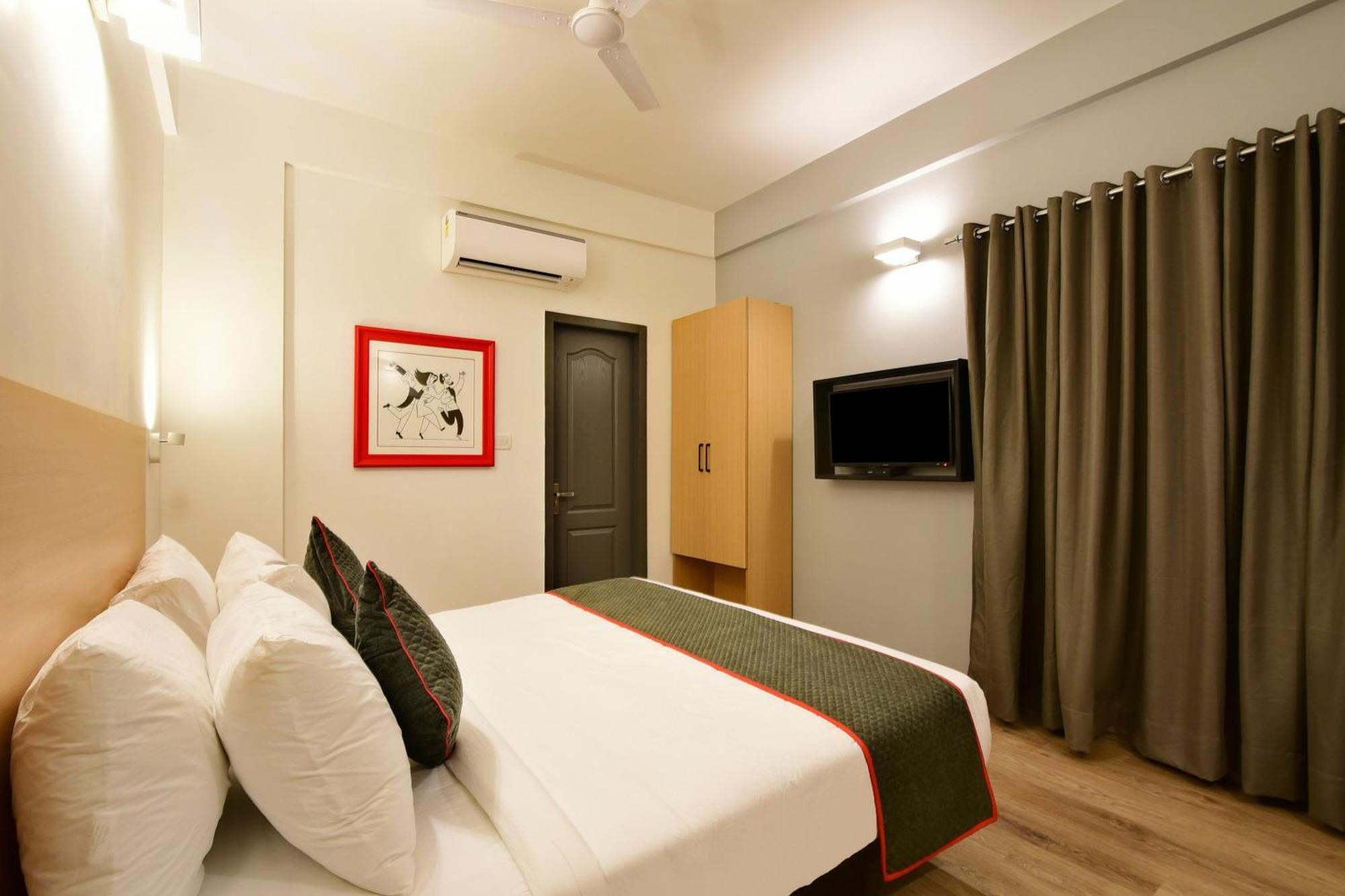 Townhouse Airport Road Hotel Yelahanka Exterior foto