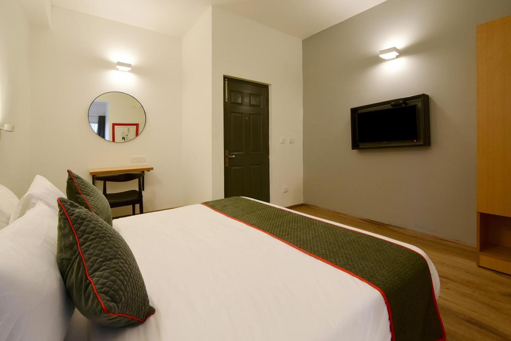 Townhouse Airport Road Hotel Yelahanka Exterior foto