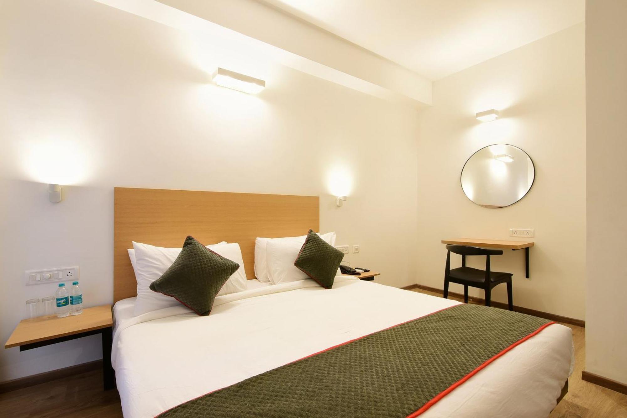 Townhouse Airport Road Hotel Yelahanka Exterior foto