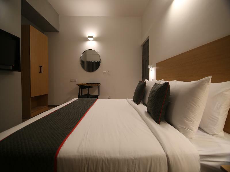 Townhouse Airport Road Hotel Yelahanka Exterior foto