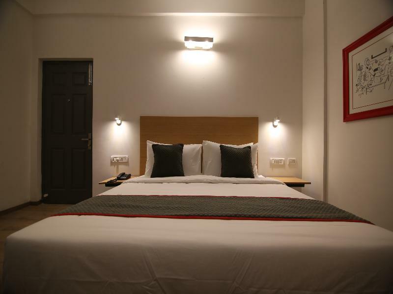 Townhouse Airport Road Hotel Yelahanka Exterior foto