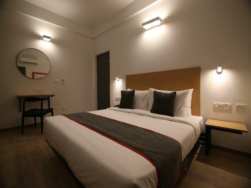 Townhouse Airport Road Hotel Yelahanka Exterior foto