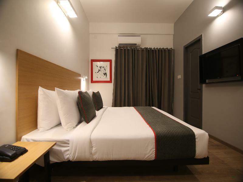 Townhouse Airport Road Hotel Yelahanka Exterior foto